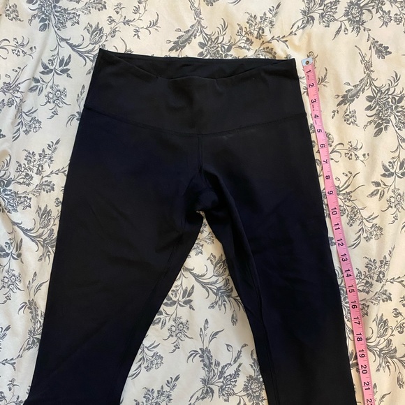 Lululemon mid-rise Black legging 25’ cropped - Picture 3 of 5